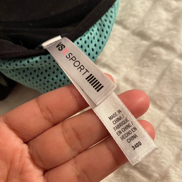 Victoria’s Secret Sports Bra 34DD - Picture 7 of 7